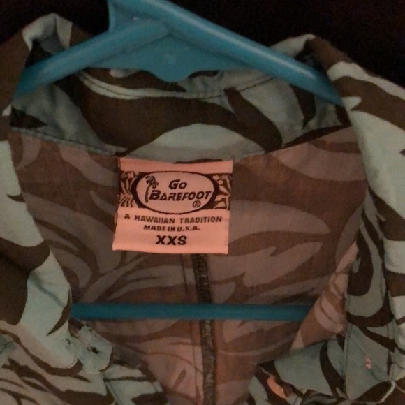 Go Barefoot half button up Hawaiian. - Picture 3 of 3